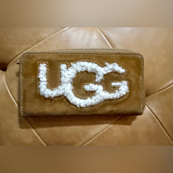 UGG Sheepskin Honey Zip Arndt Zip Wallet - Picture 2 of 14